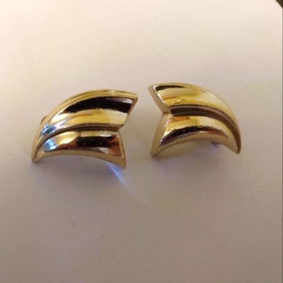 Coro Vintage‎  shimmering gold clip on earrings - Picture 1 of 4